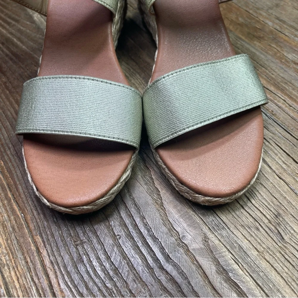 Tommy Bahama Sakura  Gold Wedge Heel Espadrilles Sandals Size 8.5